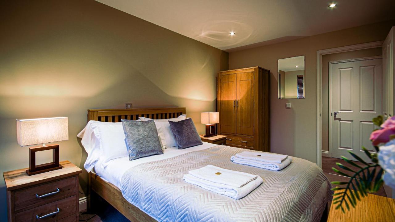Superb City Center 1 Or 2 Bedroom Apts King Bed Southampton Bagian luar foto