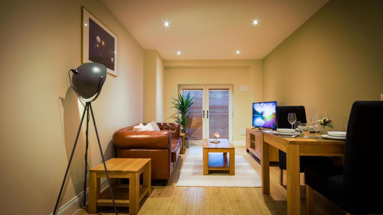 Superb City Center 1 Or 2 Bedroom Apts King Bed Southampton Bagian luar foto