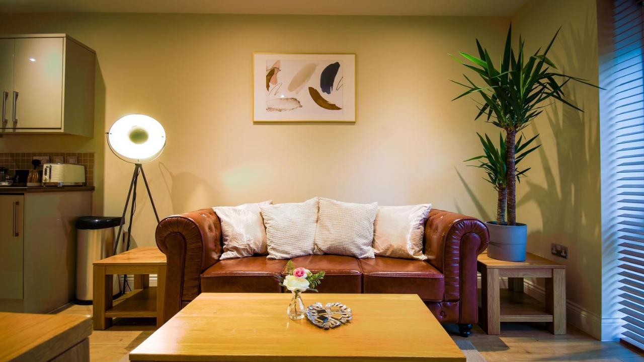 Superb City Center 1 Or 2 Bedroom Apts King Bed Southampton Bagian luar foto