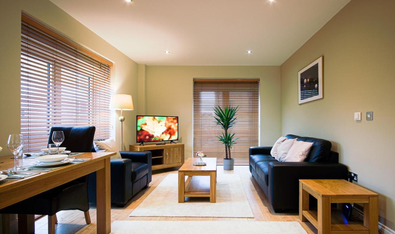Superb City Center 1 Or 2 Bedroom Apts King Bed Southampton Bagian luar foto