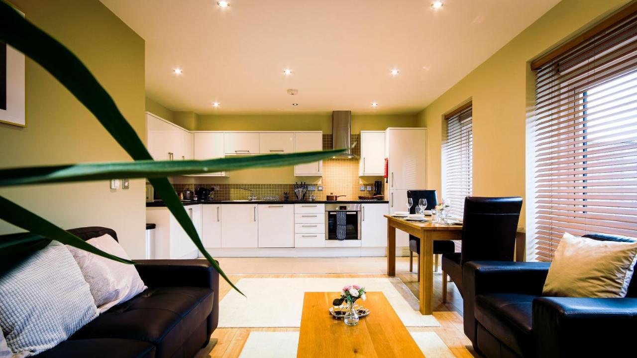 Superb City Center 1 Or 2 Bedroom Apts King Bed Southampton Bagian luar foto