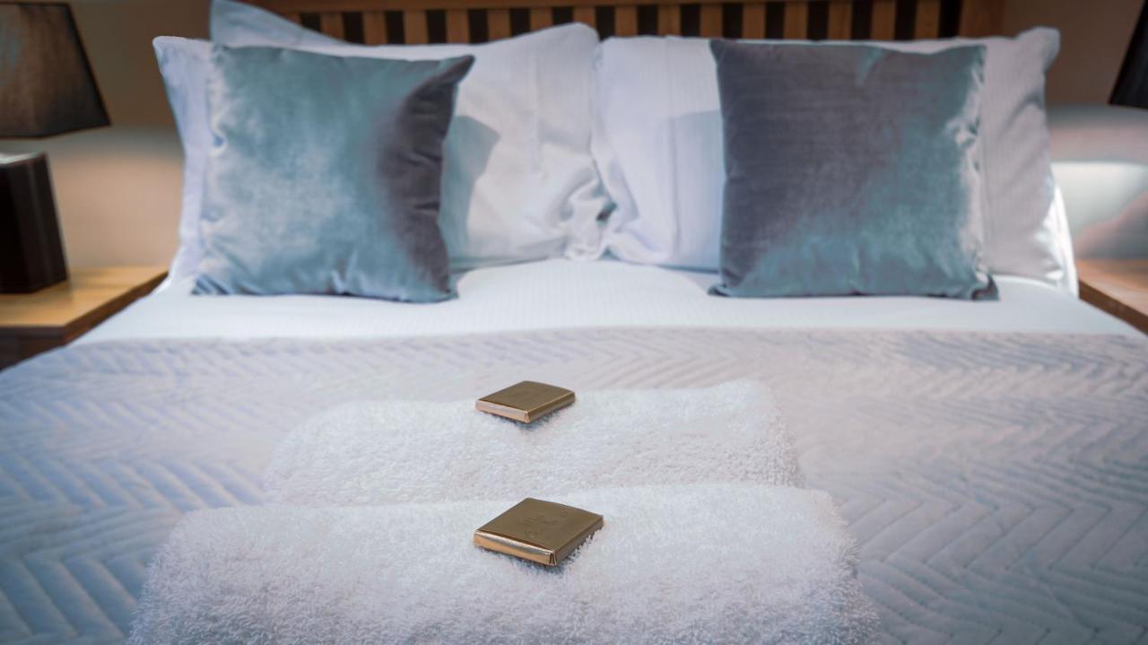 Superb City Center 1 Or 2 Bedroom Apts King Bed Southampton Bagian luar foto