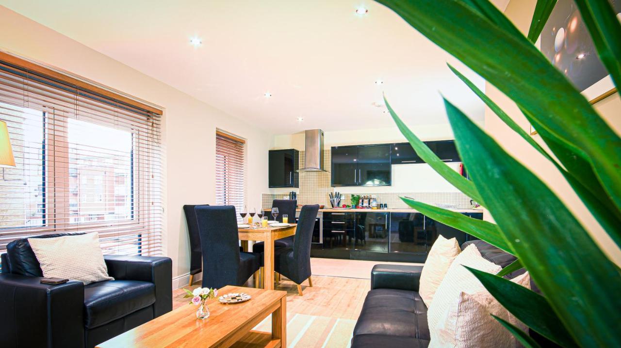 Superb City Center 1 Or 2 Bedroom Apts King Bed Southampton Bagian luar foto
