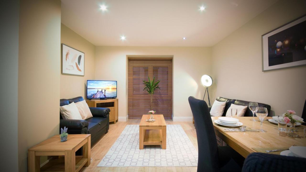 Superb City Center 1 Or 2 Bedroom Apts King Bed Southampton Bagian luar foto
