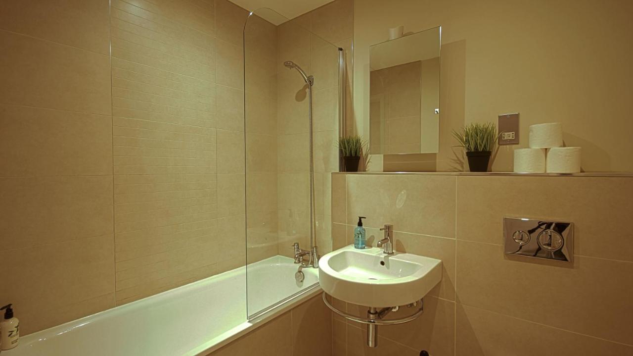 Superb City Center 1 Or 2 Bedroom Apts King Bed Southampton Bagian luar foto