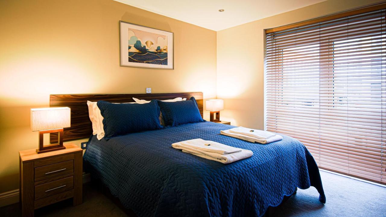 Superb City Center 1 Or 2 Bedroom Apts King Bed Southampton Bagian luar foto