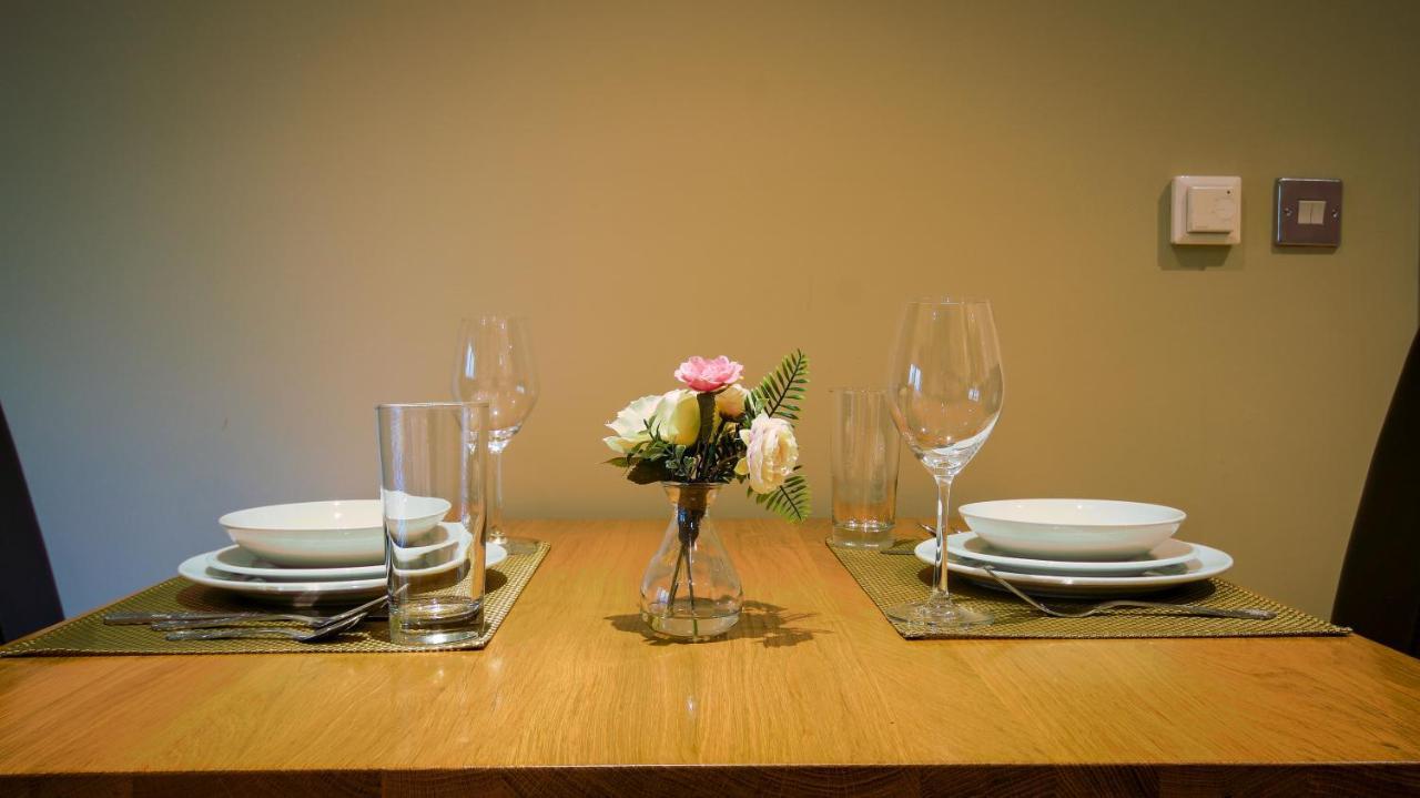 Superb City Center 1 Or 2 Bedroom Apts King Bed Southampton Bagian luar foto