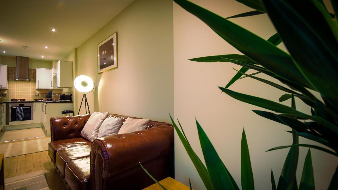 Superb City Center 1 Or 2 Bedroom Apts King Bed Southampton Bagian luar foto