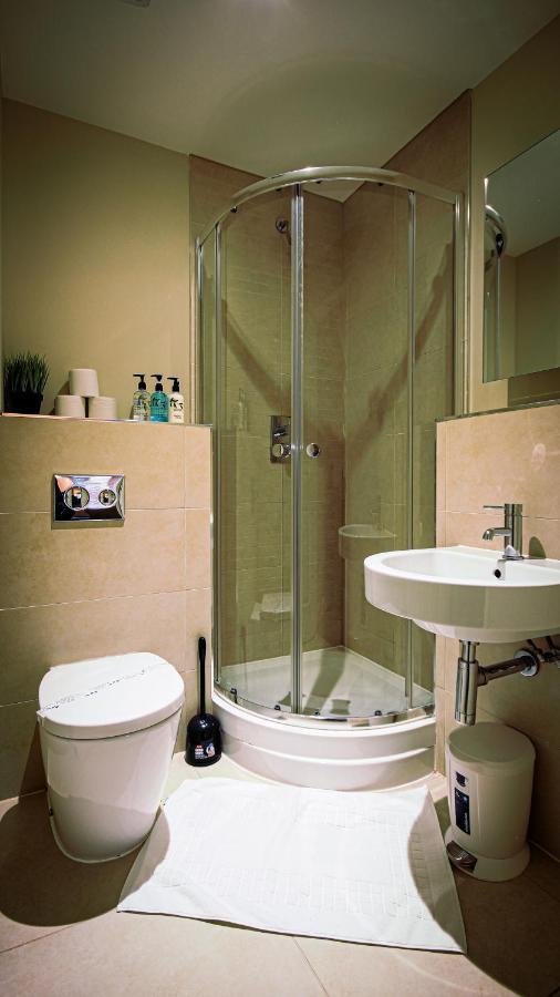 Superb City Center 1 Or 2 Bedroom Apts King Bed Southampton Bagian luar foto