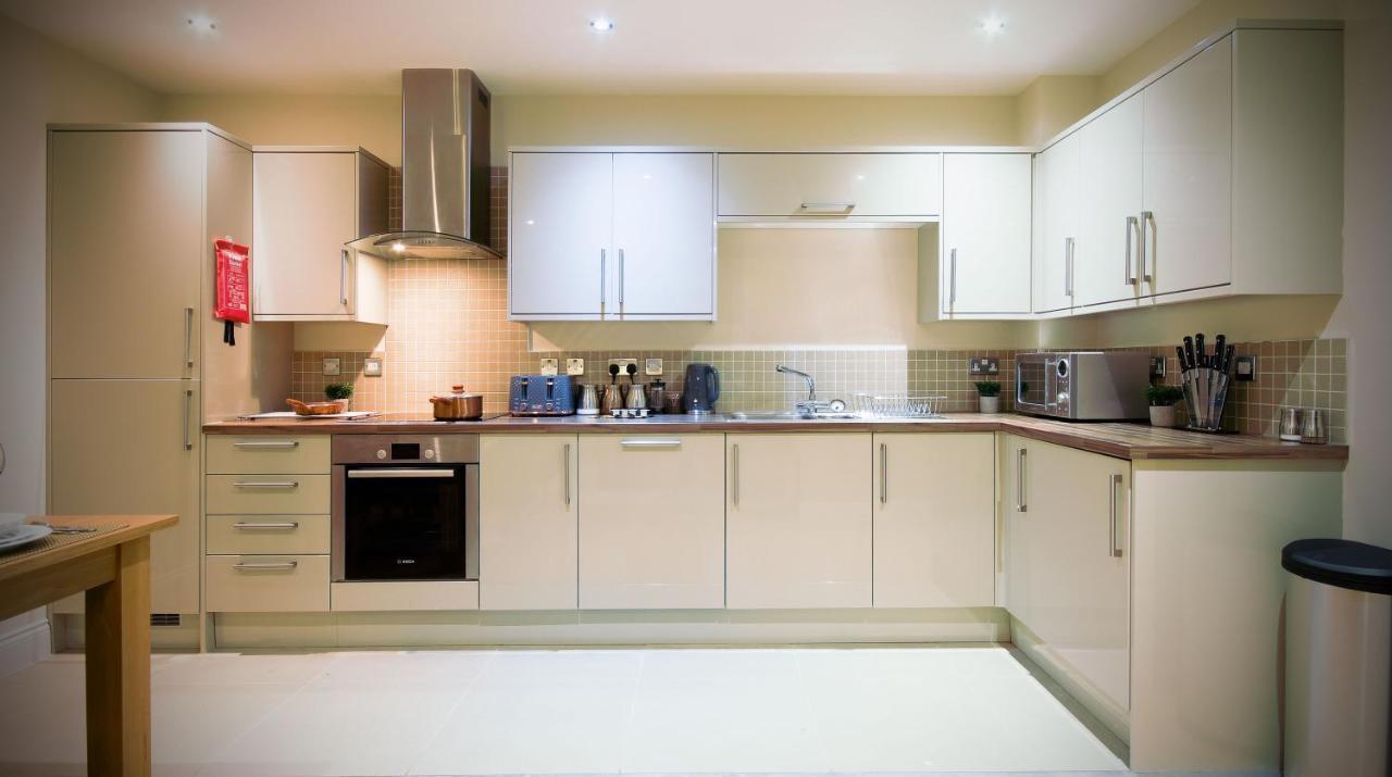 Superb City Center 1 Or 2 Bedroom Apts King Bed Southampton Bagian luar foto