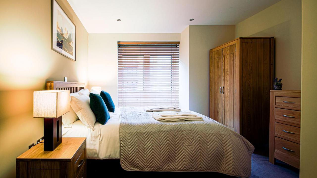 Superb City Center 1 Or 2 Bedroom Apts King Bed Southampton Bagian luar foto