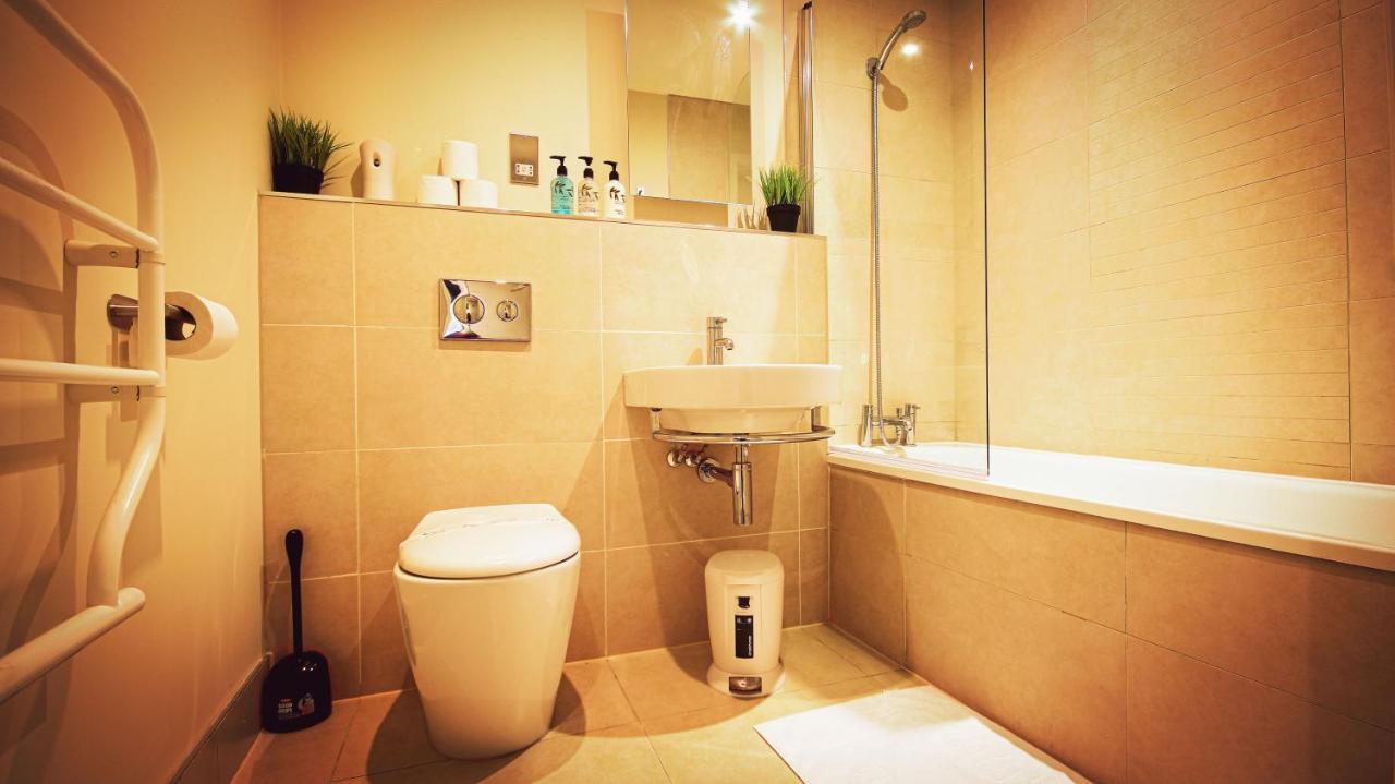 Superb City Center 1 Or 2 Bedroom Apts King Bed Southampton Bagian luar foto