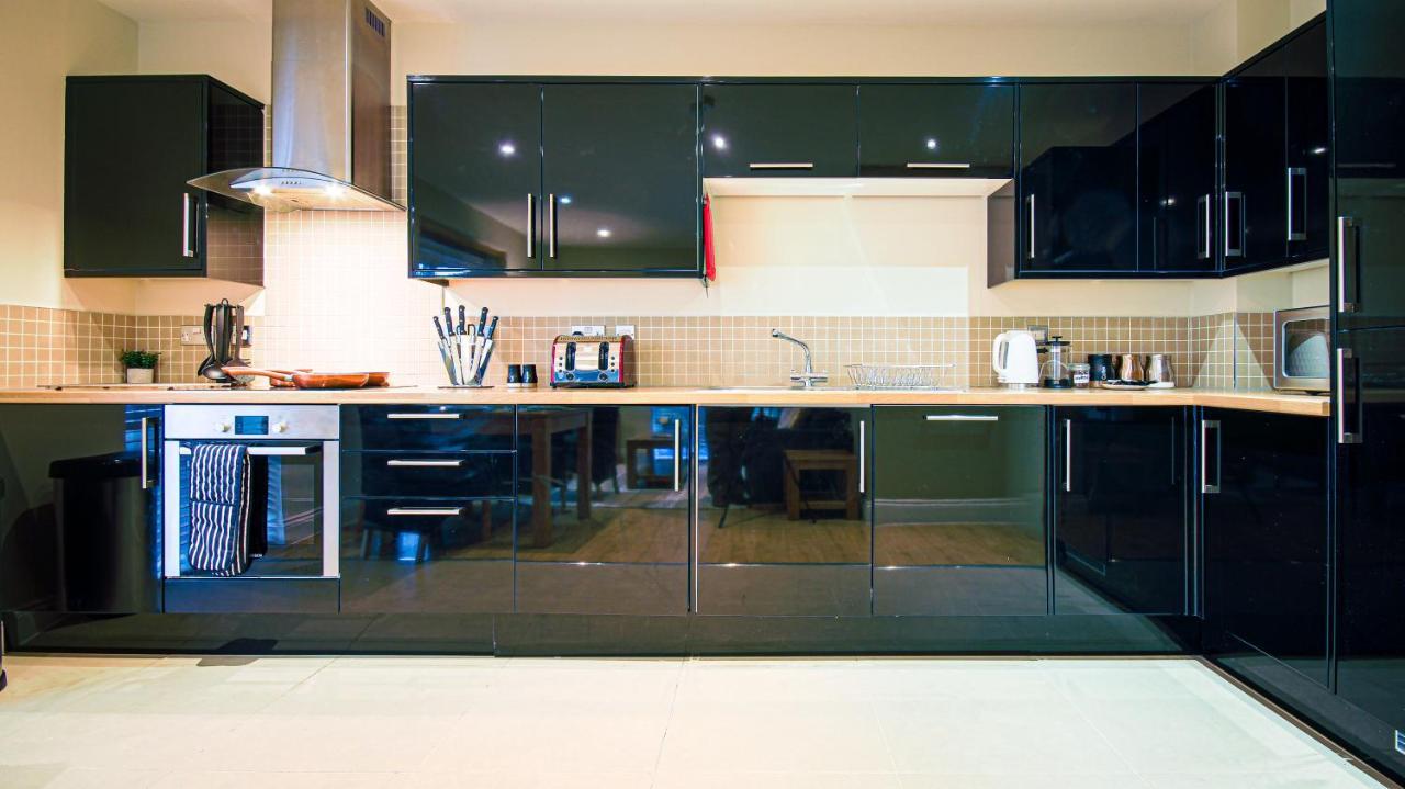 Superb City Center 1 Or 2 Bedroom Apts King Bed Southampton Bagian luar foto