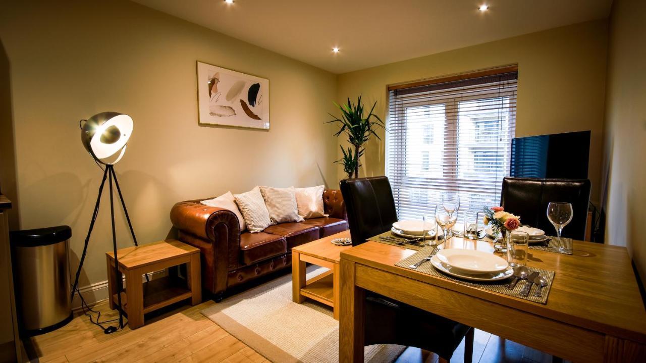 Superb City Center 1 Or 2 Bedroom Apts King Bed Southampton Bagian luar foto