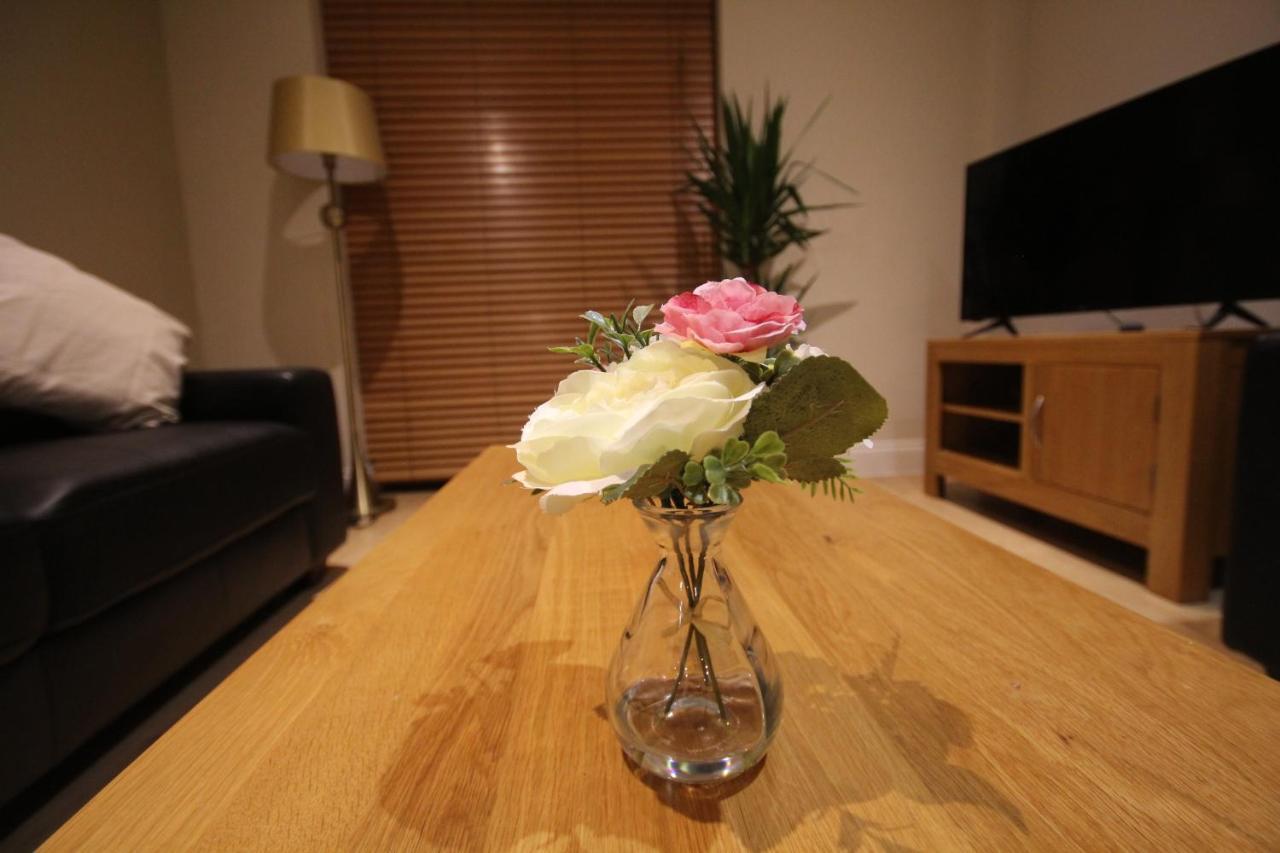 Superb City Center 1 Or 2 Bedroom Apts King Bed Southampton Bagian luar foto